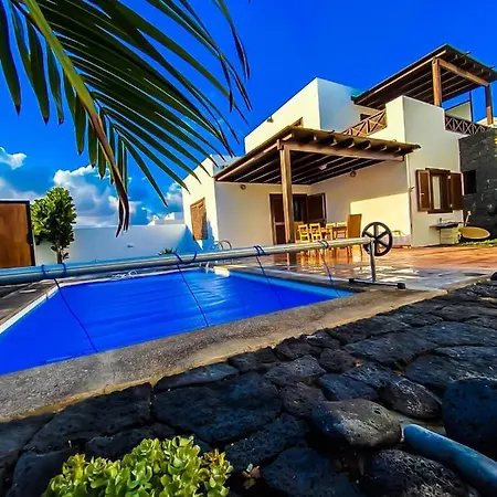 Individual Villa With Solar Heated Pool וילה *
